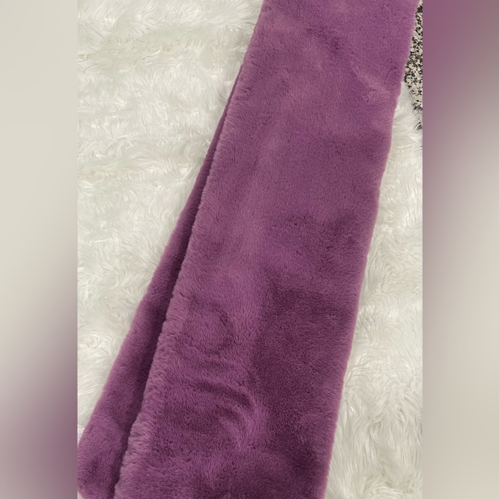 NWOT (Customer Return) . . .  Open Edit Women’s Long Faux Fur Maxi Scarf